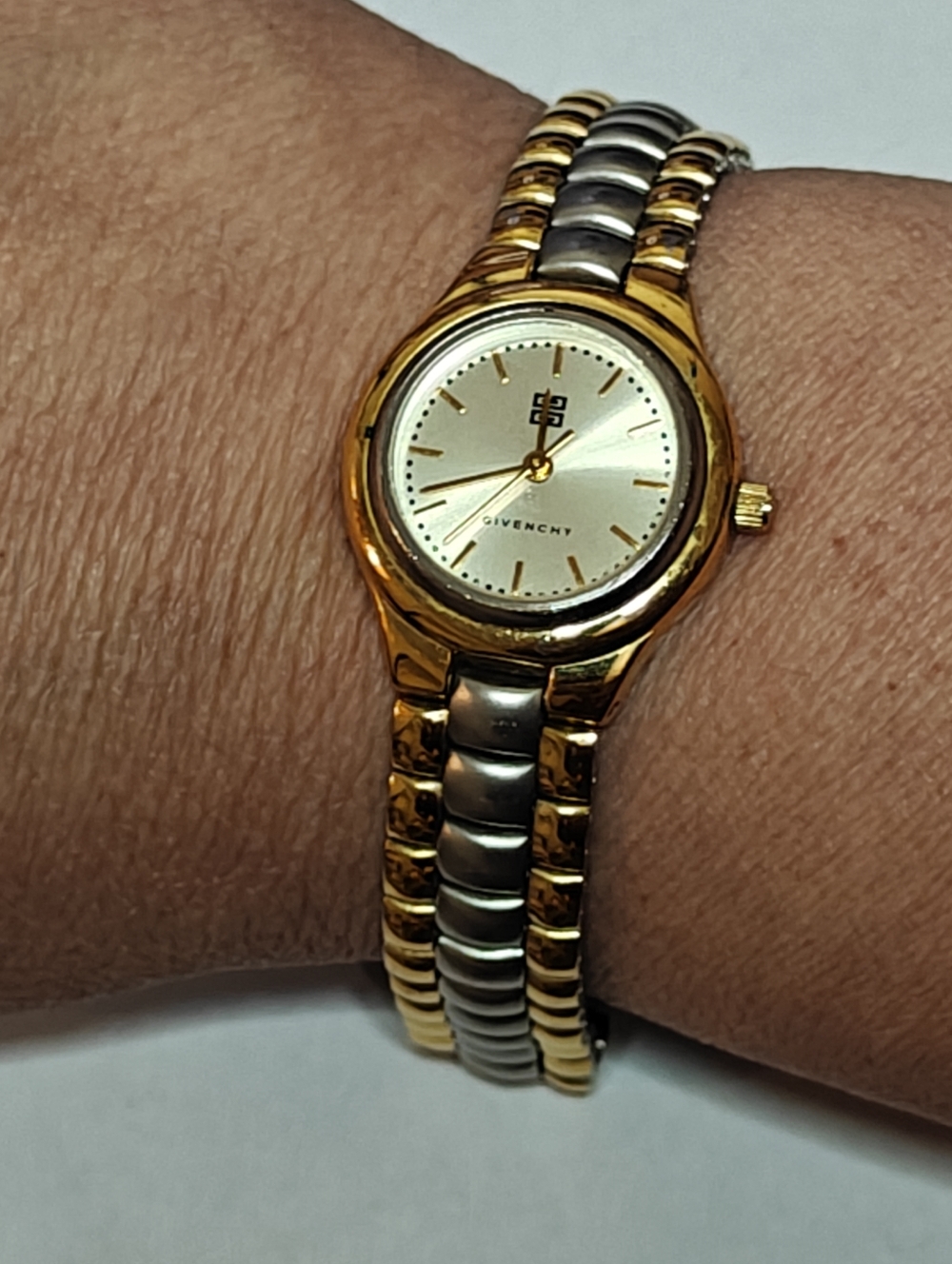Vintage Authentic Givenchy Ladies Watch Cleaned New Battery - Picture 12 of 16
